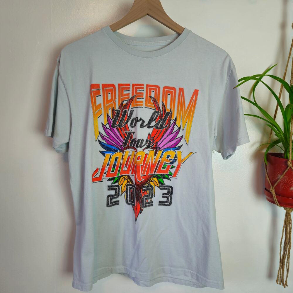 Journey 2023 Freedom World Tour Short Sleeve Tee L‎ Pale Grey T-Shirt